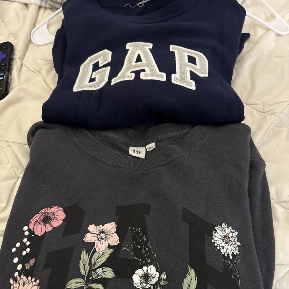 GAP crewneck sweater